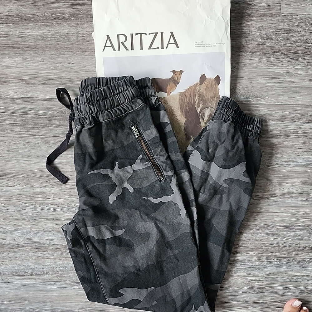 Aritzia Women's Cargo Pants - Black and Gray Camouflage